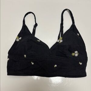 Urban Outfitters Embroidered Floral Crop Tank top XS 🌱